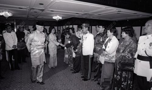 PINGAT DAN BINTANG