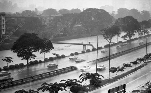 KL05_16012015_BANJIR_KILAT