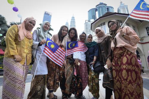 KL05_16092018_SARONG