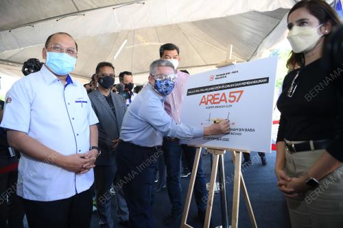 DATUK SERI DR ADHAM BABA