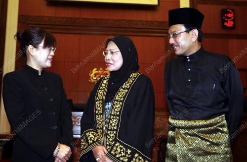 ANGKAT SUMPAH DEWAN NEGARA
