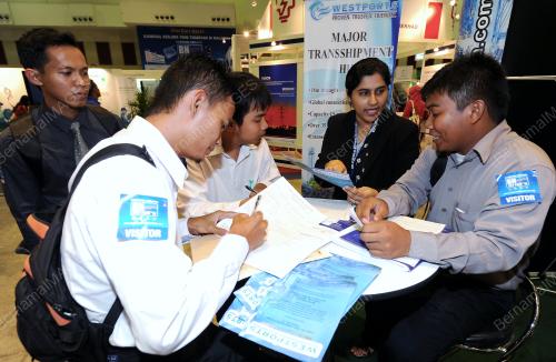 KL05_16112012_JOB_FAIR