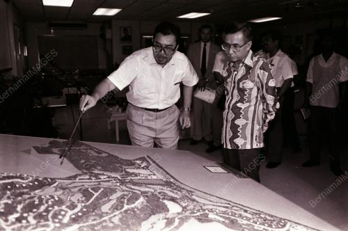 TUN DAIM ZAINUDDIN