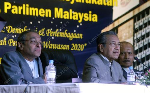 KL05_17022011_TUN_PARLIMEN