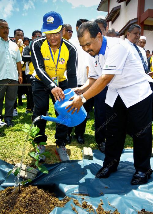 DATUK SERI JAMIL KHIR BAHAROM