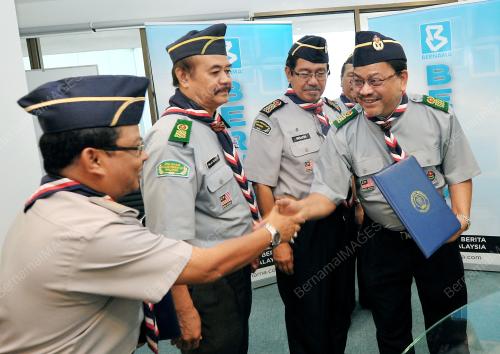 KL05_17042014_PENGAKAP