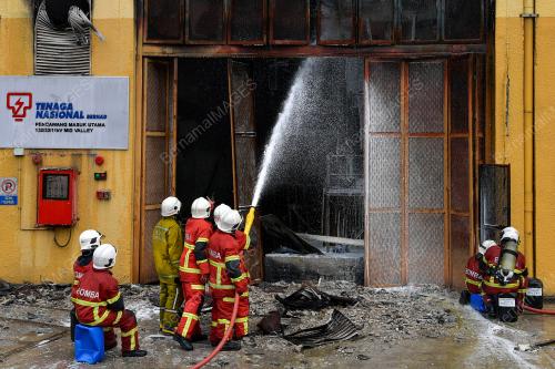MID VALLEY TERBAKAR