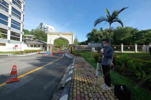 KL05_17082021_PINTU_ISTANA