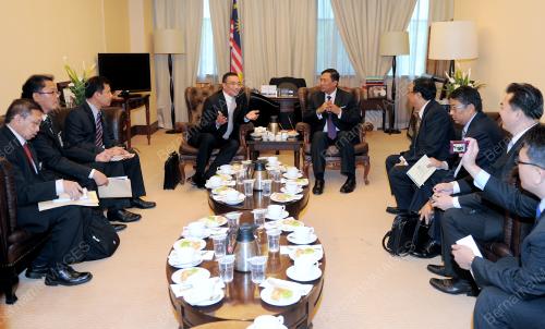 DATUK SERI HISHAMMUDDIN TUN HUSSEIN