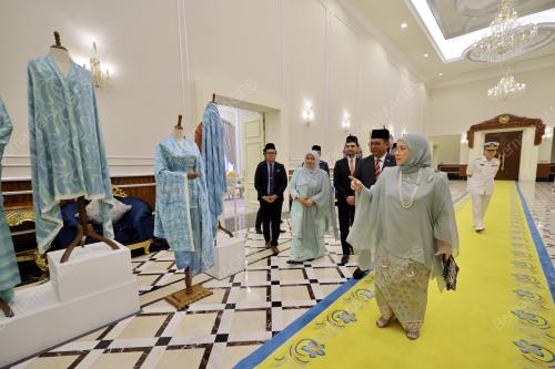 TUNKU AZIZAH AMINAH MAIMUNAH ISKANDARIAH