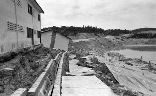 KL05_18022015_RUMAH_RUNTUH