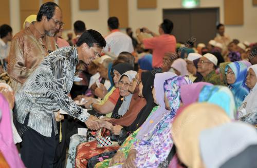 DATUK RAJA NONG CHIK ZAINAL ABIDIN