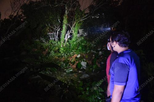 TANAH RUNTUH DI JALAN KEMENSAH HEIGHT