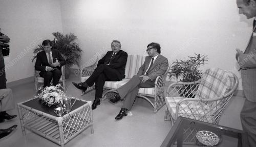 DISEMBER 1982