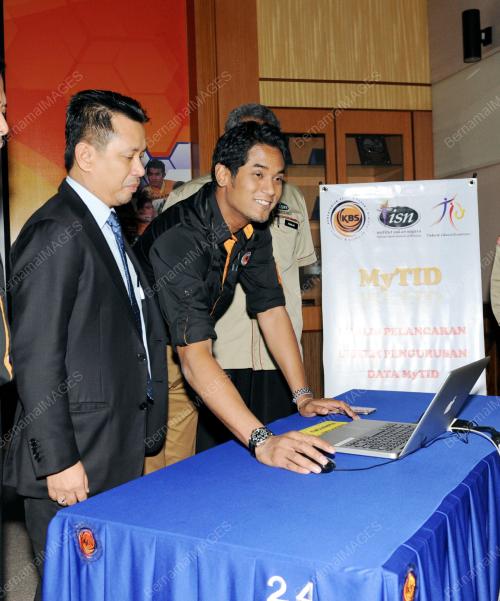 KL05_18112014_KHAIRY_GIMIK