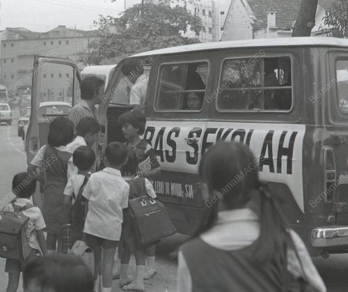 BAS SEKOLAH