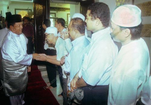 KL05_19022016_AGONG_SOLAT