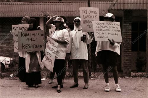 DEMONTRASI PEKERJA HARRIS