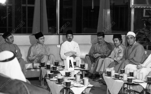 MAHATHIR BERBUKA PUASA