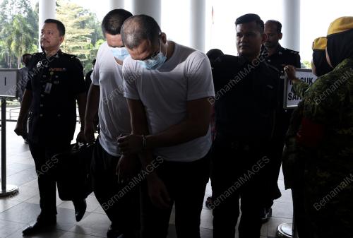 TIGA RAKAN DIDAKWA KESALAHAN PENGUBAHAN WANG HARAM