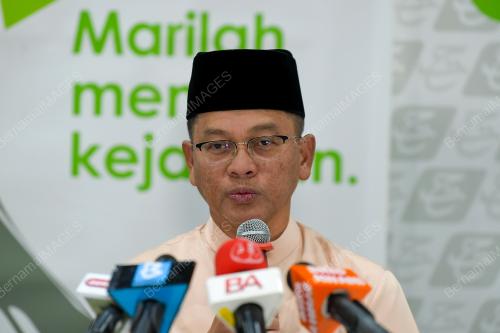 DATUK DR MOHD NA'IM MOKHTAR
