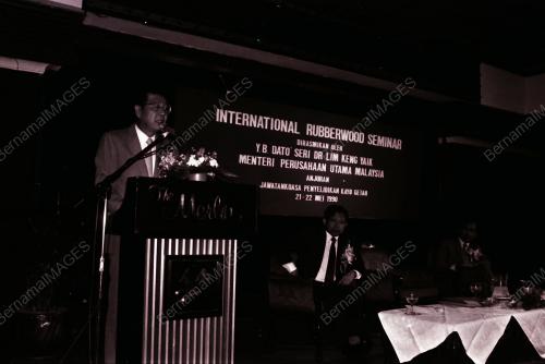 DATO' SERI DR LIM KENG YAIK
