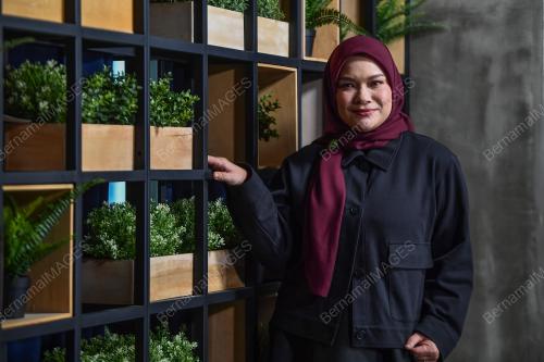 NORA ARIFFIN