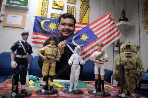 KOLEKSI FIGURA TEMPATAN