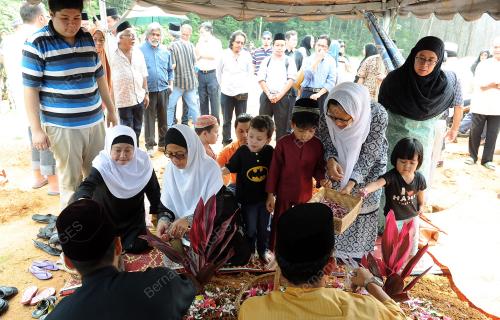 KL05_22012015_PUSARA_BUNGA