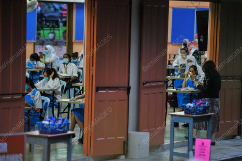 CALON PELAJAR SPM MENDUDUKI SPM