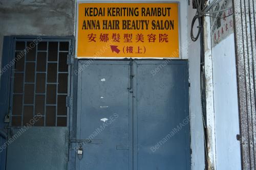 KESALAHAN EJAAN DAN TATABAHASA PAPAN IKLAN