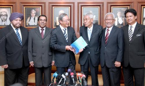 TAN SRI JAMES FOONG CHENG YUEN