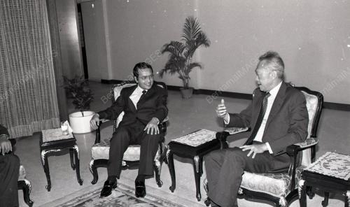 DR. MAHATHIR MOHAMAD