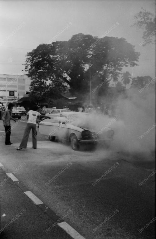 KERETA TERBAKAR
