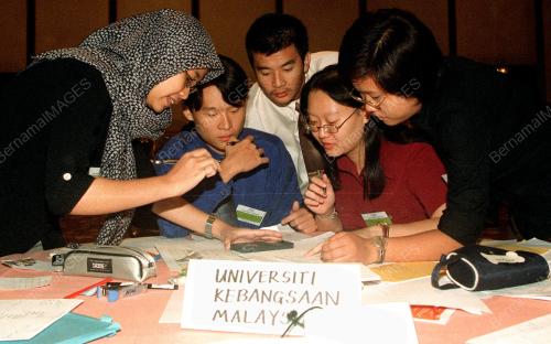 PERTANDINGAN PELABUHAN 2000
