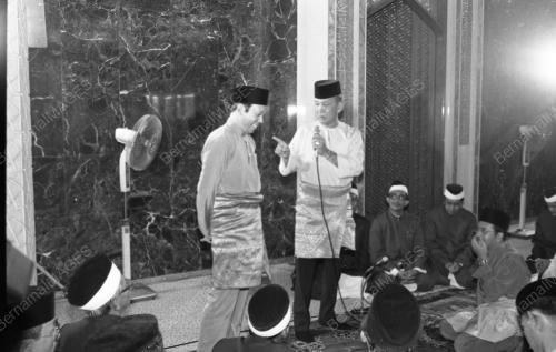 KL05_23072015_AGONG_SOLAT