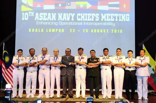 KL05_23082016_NAVY
