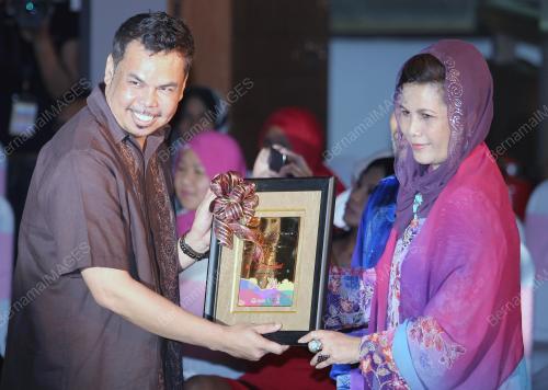 DATUK ZAKIAH AHMAD