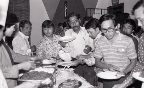 MAKAN MALAM