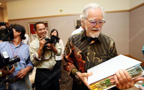 UNGKU A AZIZ
