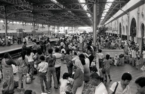 KESIBUKAN STESEN KERETAPI MENJELANG HARI RAYA