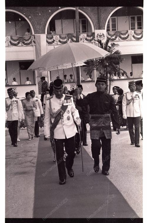 AGONG DI PERBARISAN PULAPOL