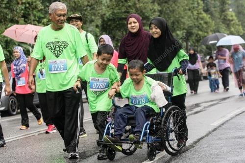 KL05_24072016_SUPERHERO_RUN