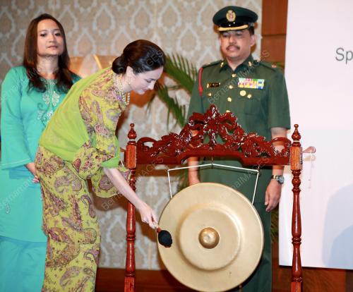 KL05_24112012_TUANKU_ZARA_YCM