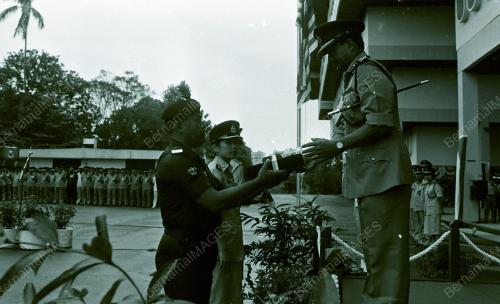 KL05_250390_HARI_POLIS