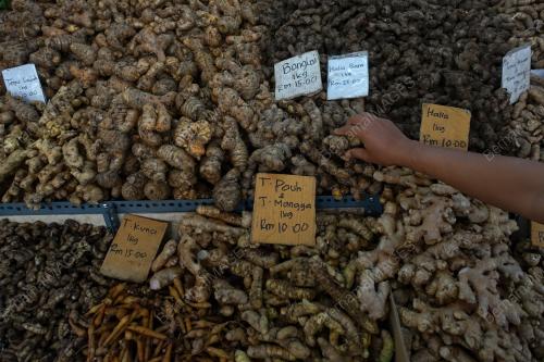 TINJAUAN PENIAGA DAN HARGA DIBAWAH AKTA AKHAP 2011