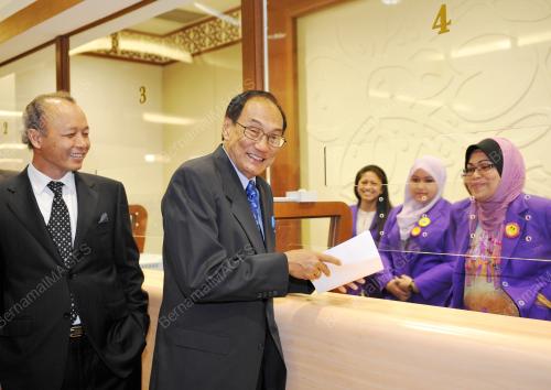 TUN ZAKI AZMI