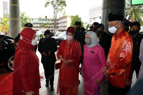 TUNKU AZIZAH AMINAH MAIMUNAH ISKANDARIAH