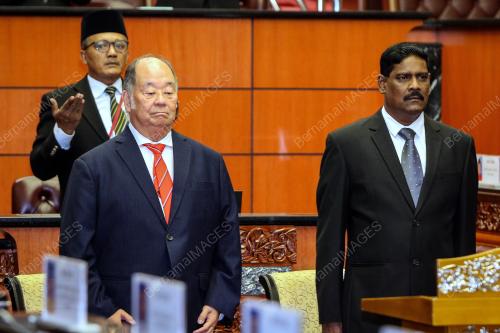 KL05_25092017_ANGKAT_SUMPAH_BN201709216132