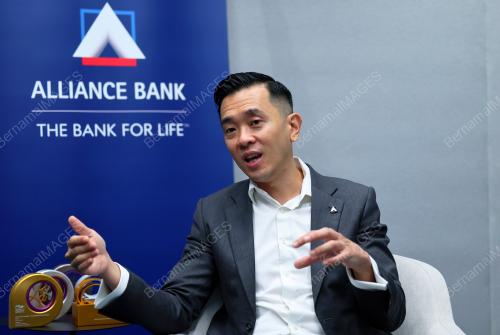DR. AARON SUM